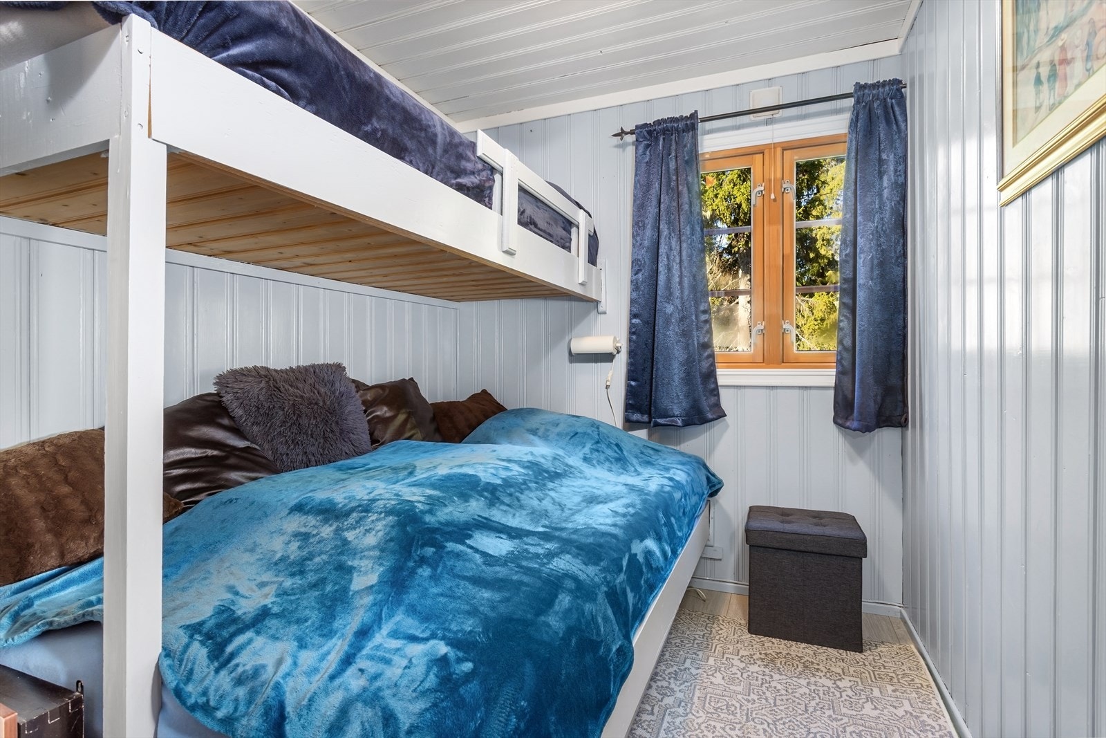 Soverom har familie køyeseng, så her er det rom for å invitere med seg gjester. Galleribilde