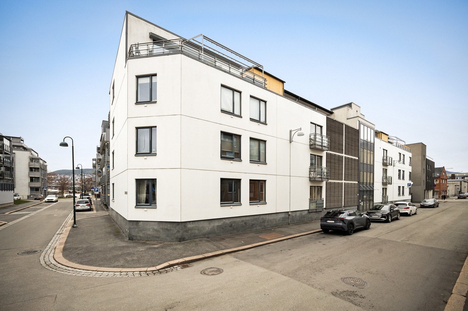 Leiligheten ligger sentralt på Bragernes, med få minutters gange til Bragernes strand, til CC kjøpesenter og sentrum forøvrig. Galleribilde