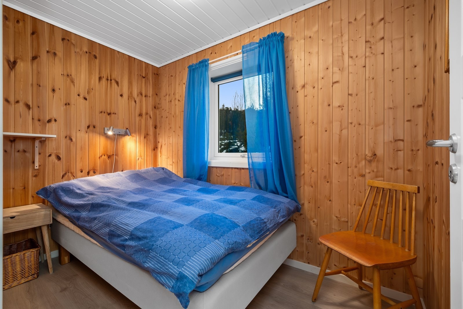 Annekset inneholder to soverom med god plass til dobbeltseng og tilhørende møblement. Galleribilde