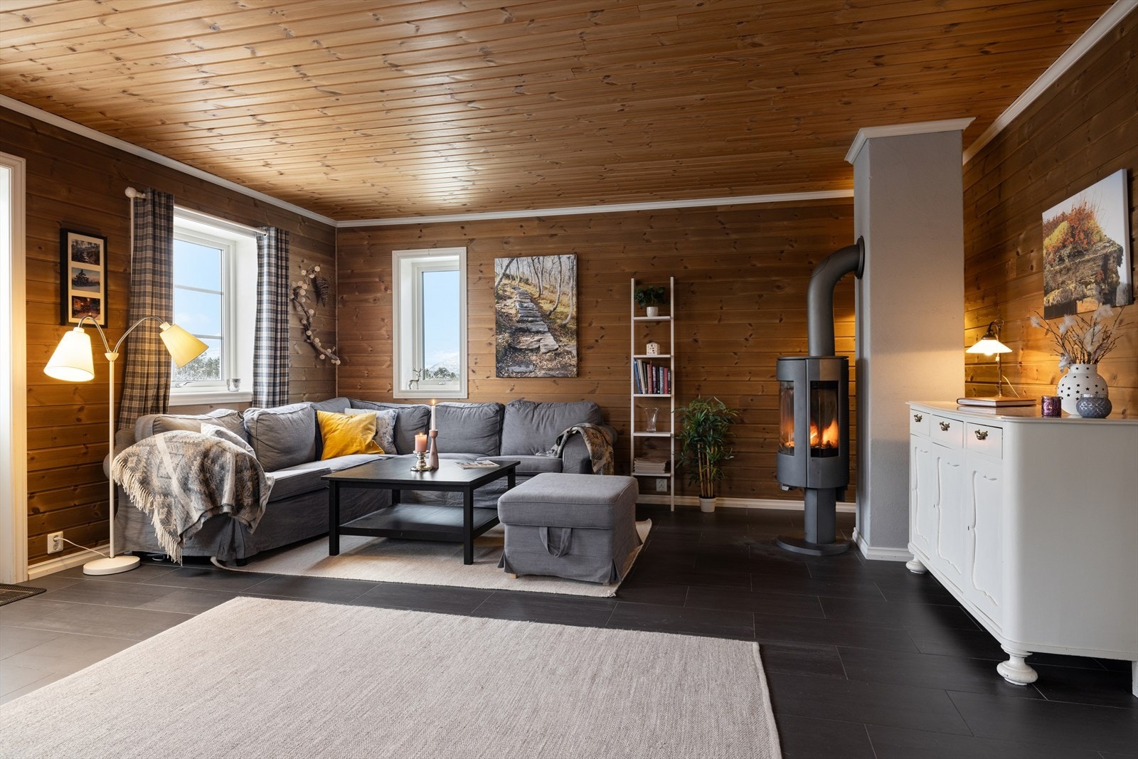 Med alpinbakken som nærmeste nabo og langrennsløyper som snirkler seg innover viddene like ved, får du her det beste av to verdener. En moderne perle i hjertet av fjellet! Galleribilde