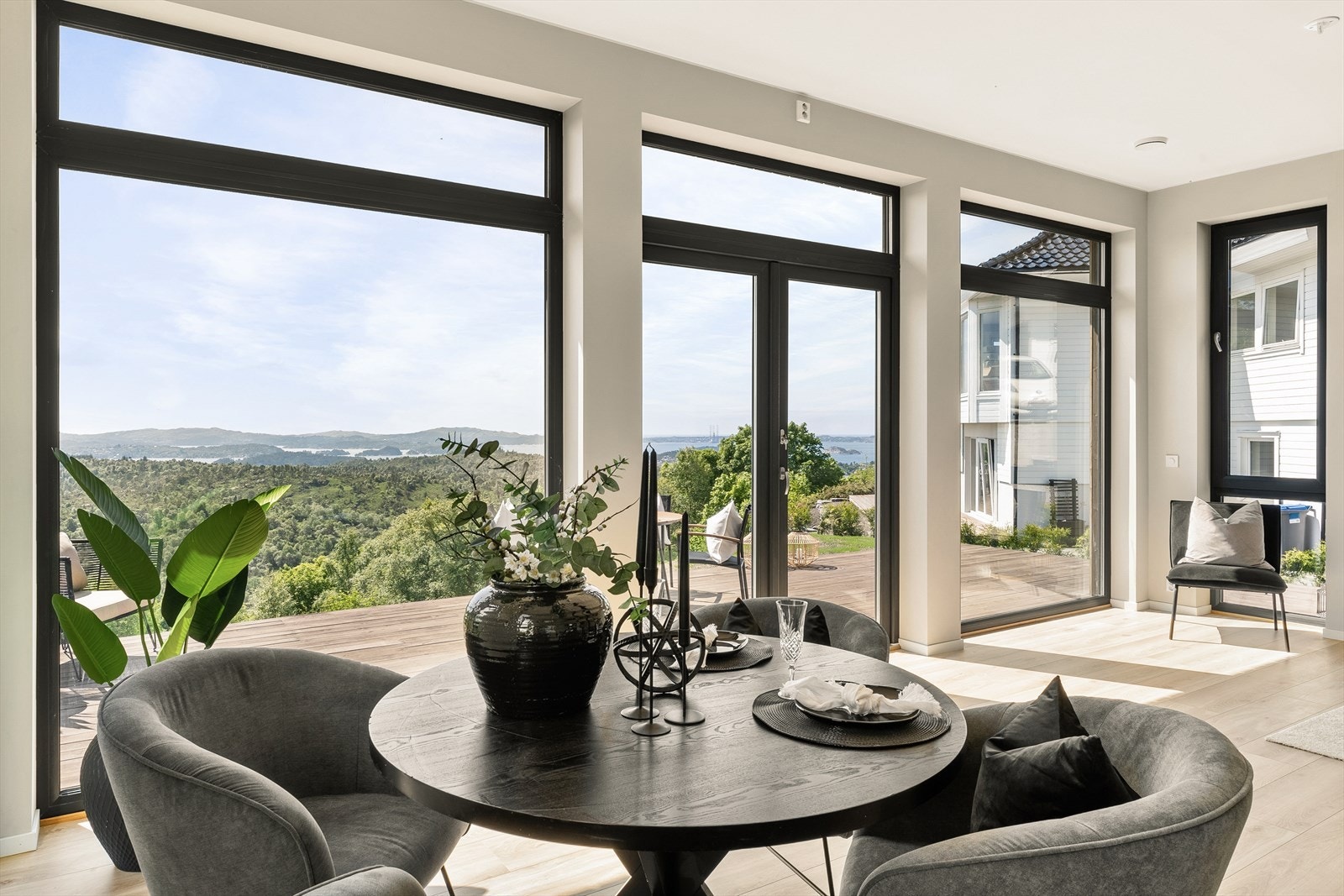 Like vakker utsikt om man sitter ved spisebordet eller Galleribilde