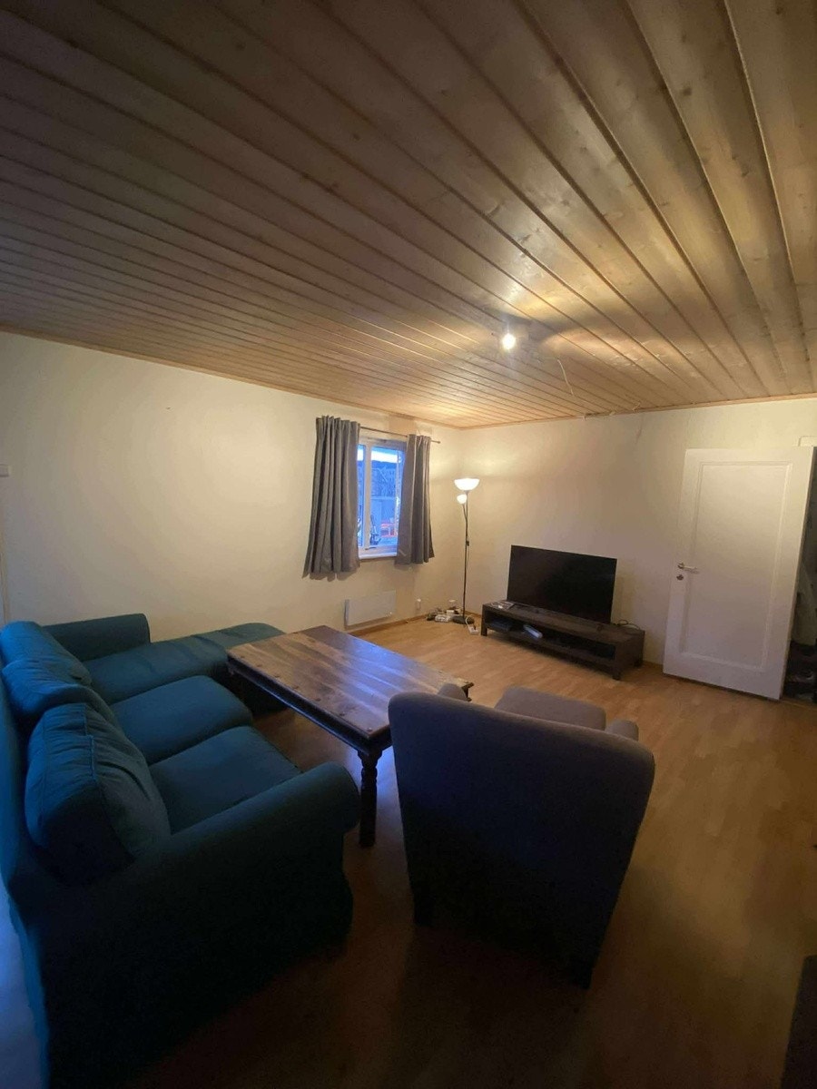 Fellesstue: stort fellesareal på ca 30 km^2 Galleribilde