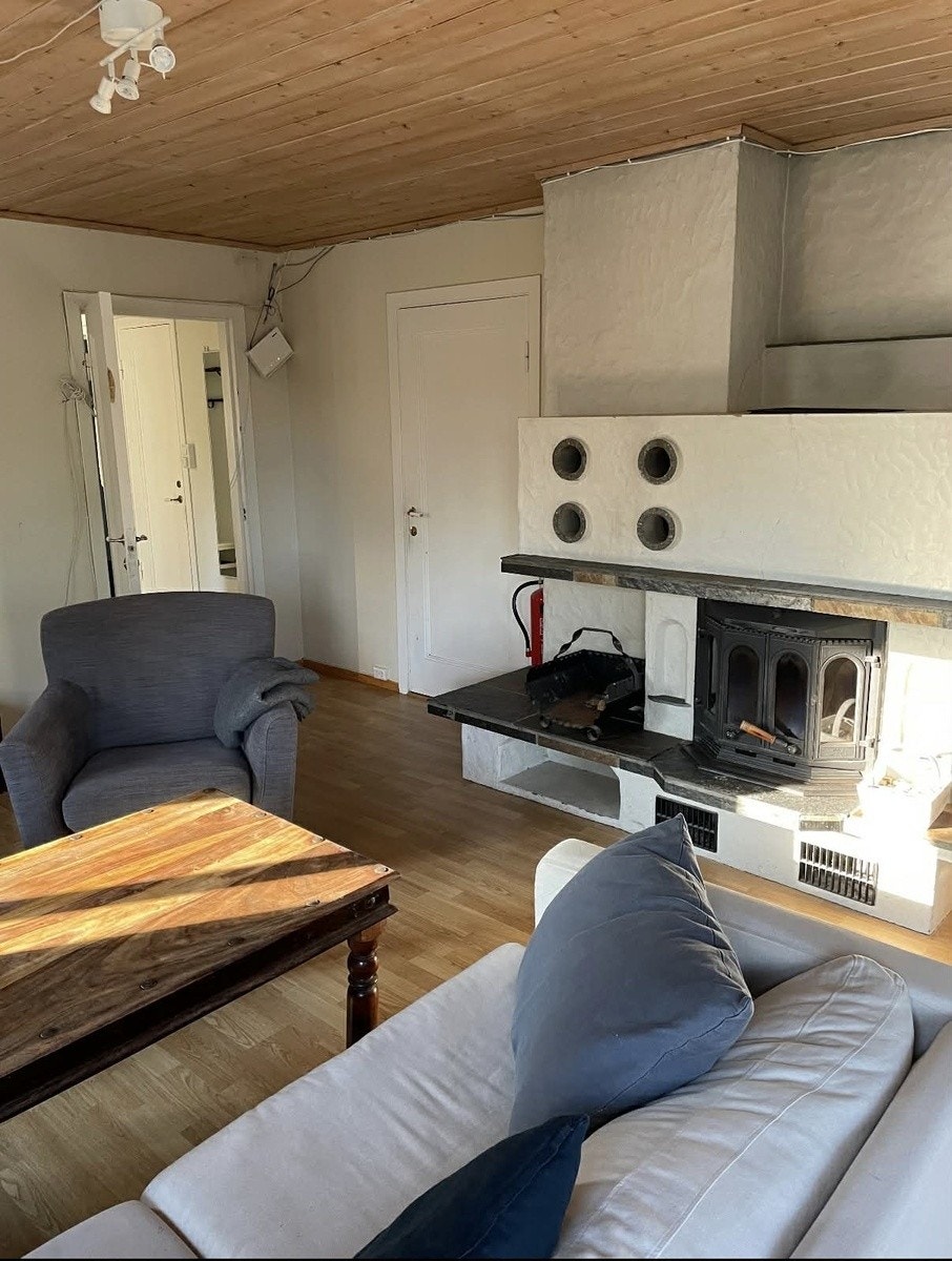 Fellesstue: inkluderer også peis Galleribilde