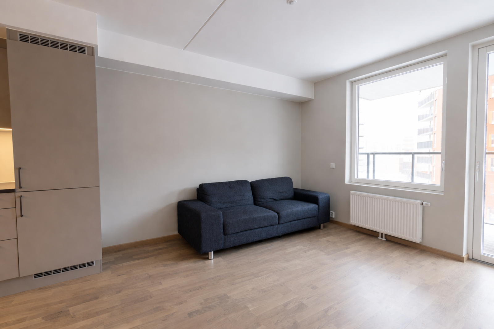 Stuen har en behagelig takhøyde på 2,5 meter. Galleribilde