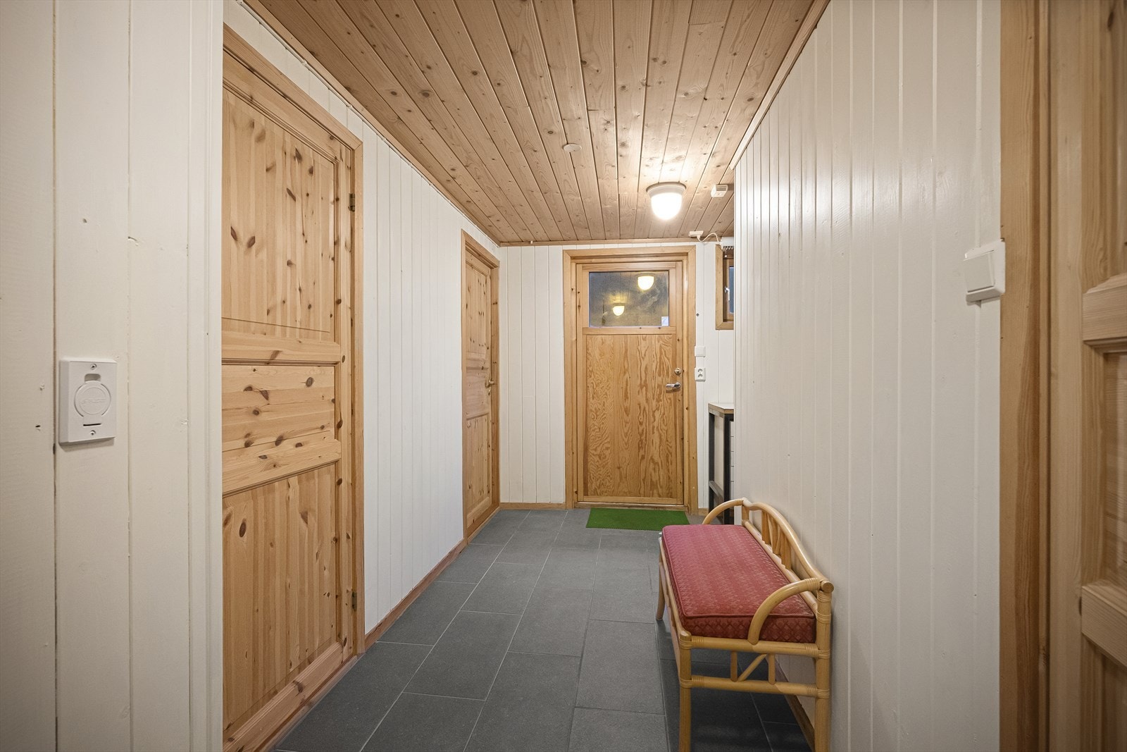 Kjeller med egen inngang Galleribilde