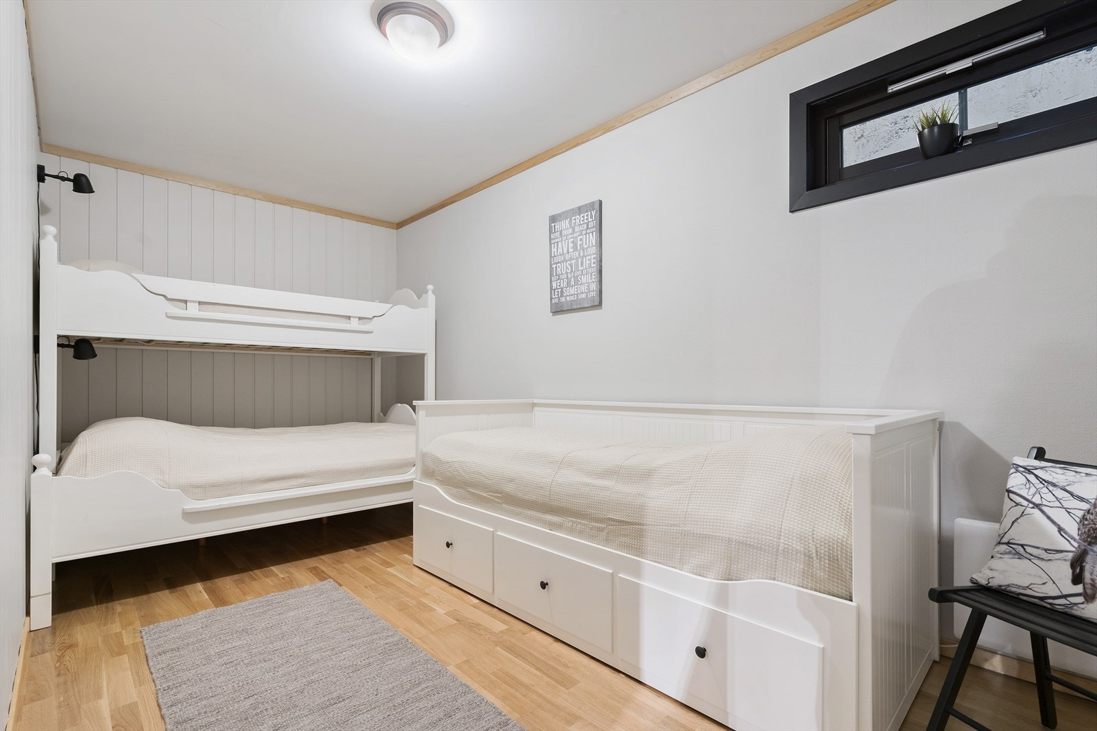 Disponibelt rom som i dag blir benyttet som soverom (ikke godkjent rømmningsvei/dagslysflate) Galleribilde