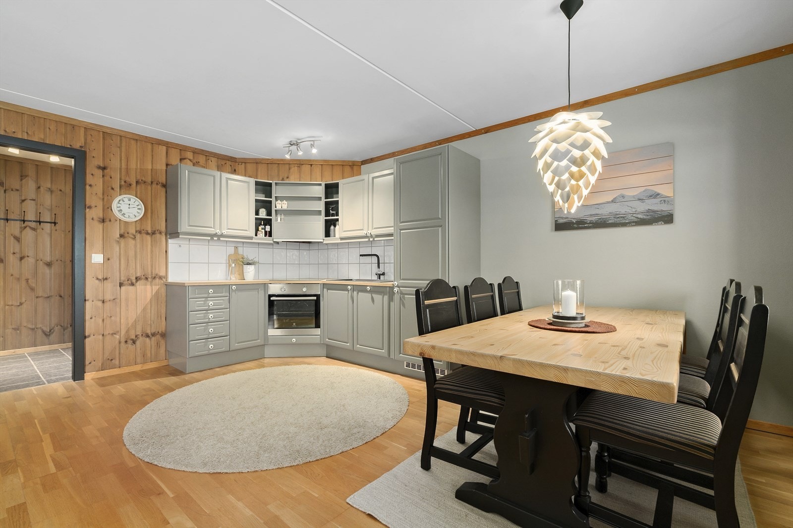 Praktisk åpen stue/kjøkken løsning Galleribilde