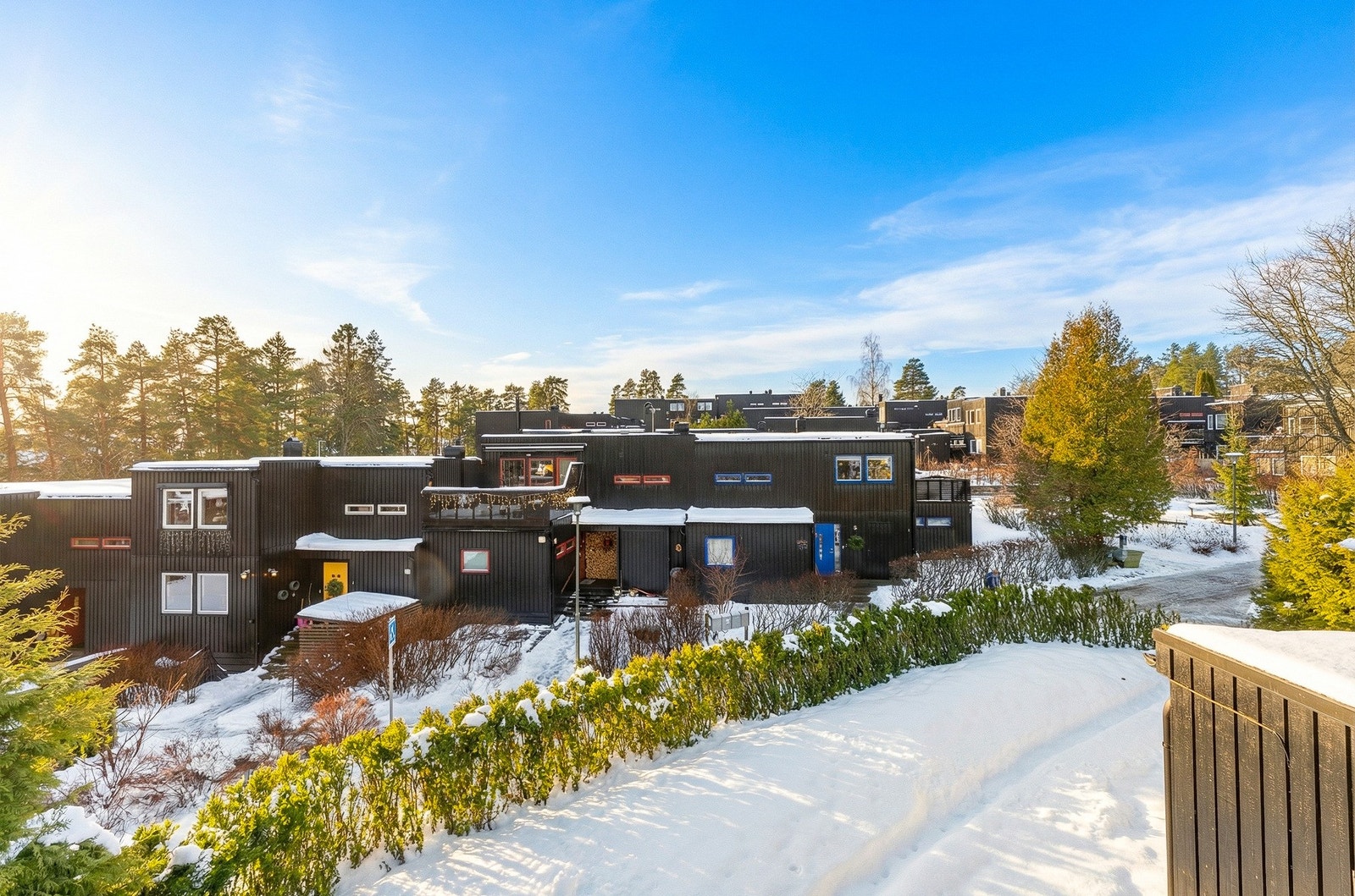 Utsikt mot vest. Enhetens hage i forgrunnen. Galleribilde