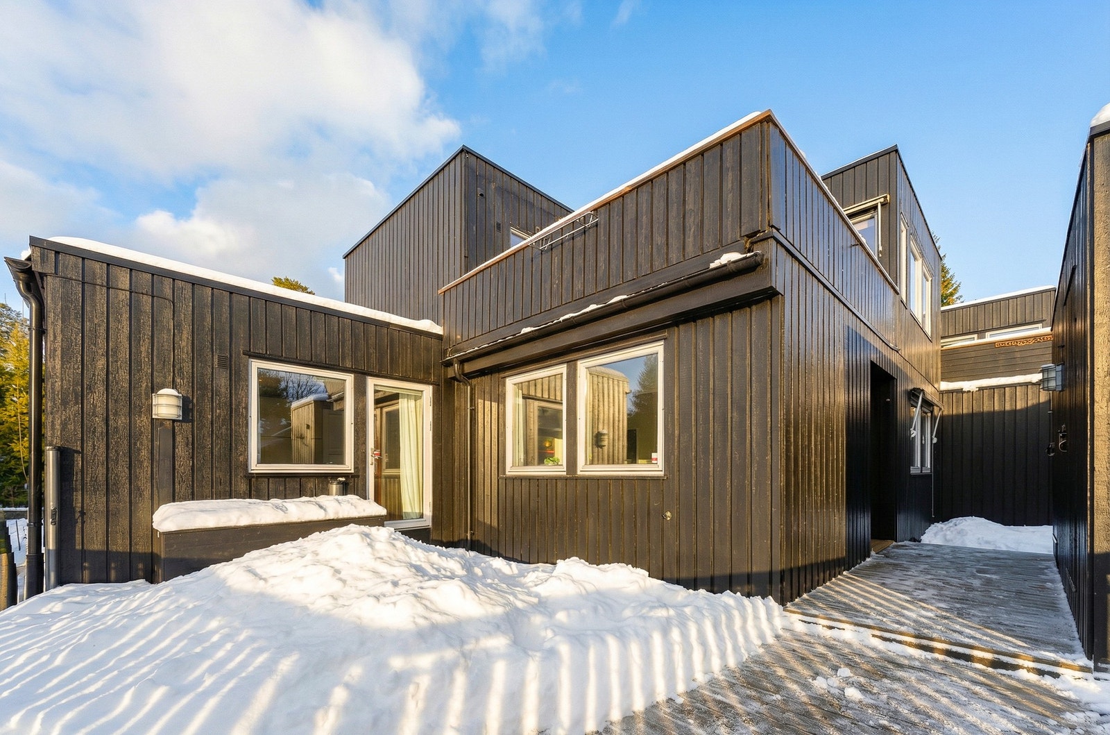 Boligen er tilbygget og har en god størrelse fordelt over 2 plan. Galleribilde