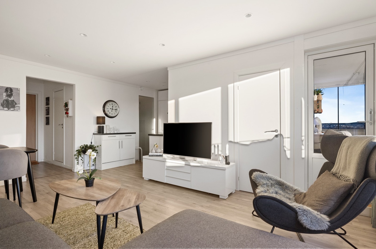 Plass til sofagruppe og spisebord i stue Galleribilde