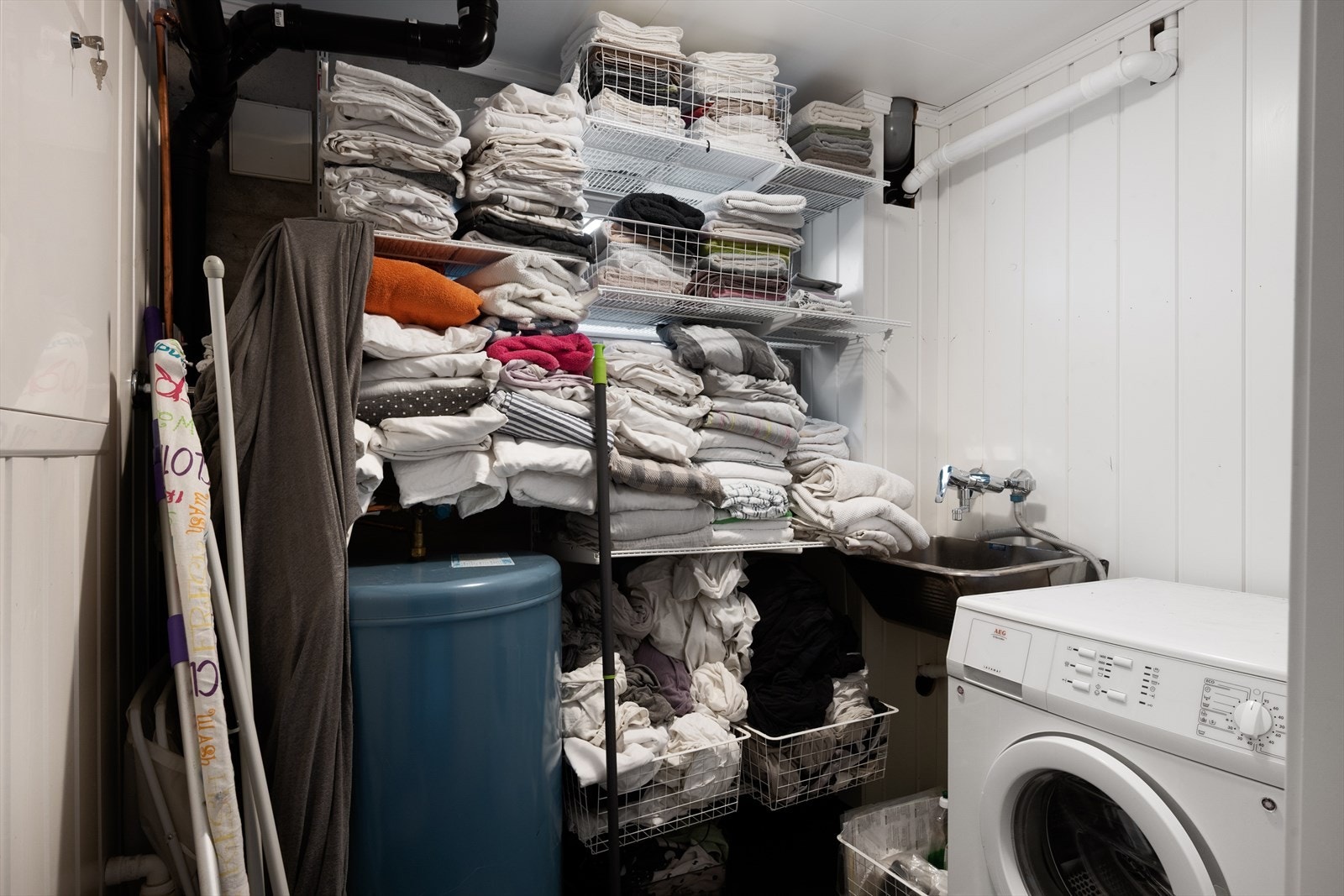 I tillegg har boligen et separat vaskerom. Oppgradering må påregnes. Galleribilde