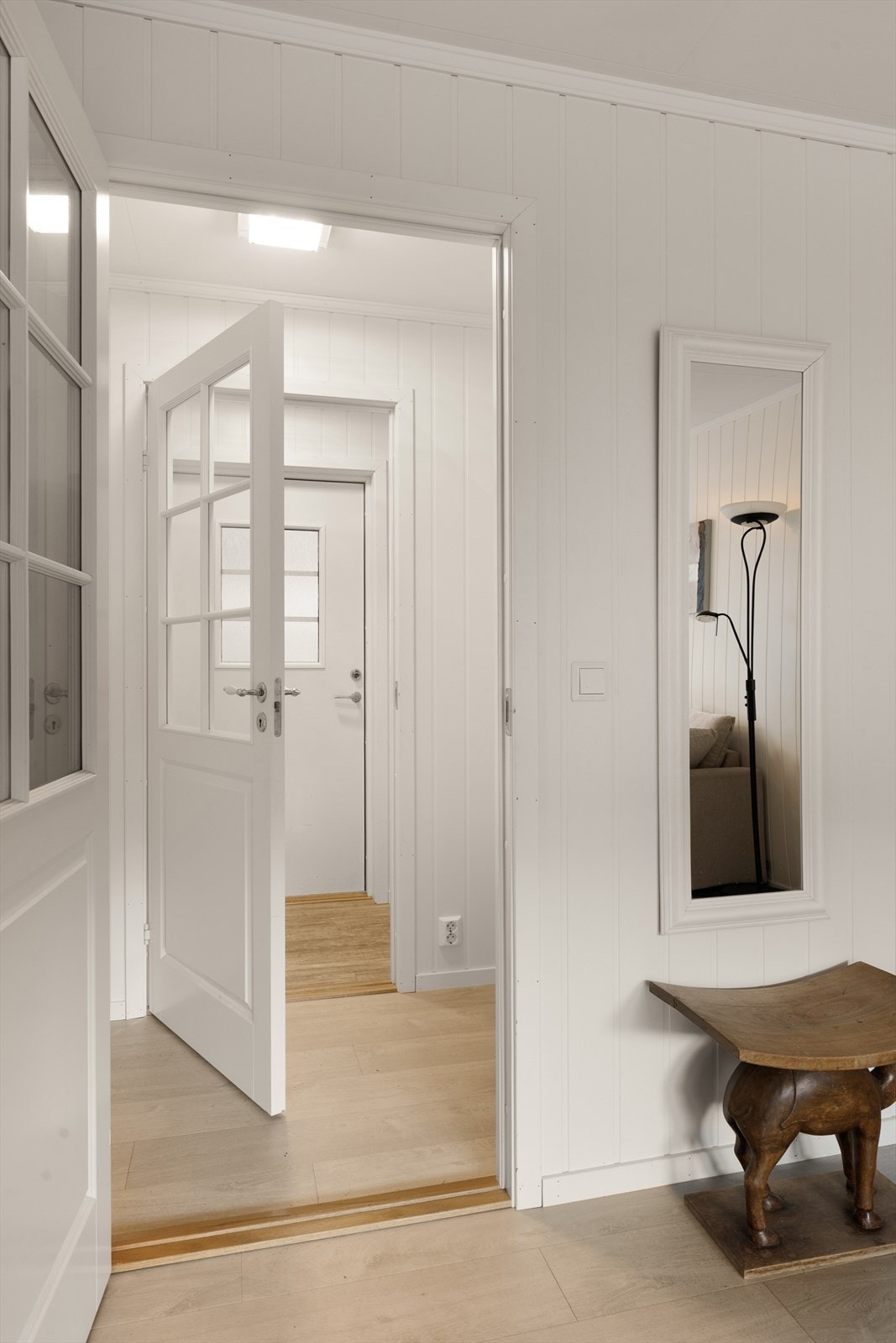 Fra entré og gang kommer man inn i stue og spisestue. Galleribilde