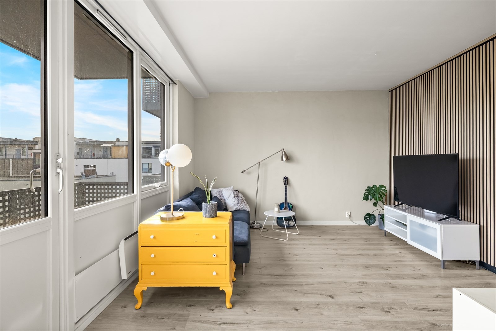 Leiligheten fremstår som lys og innbydende med en pen stil. Galleribilde