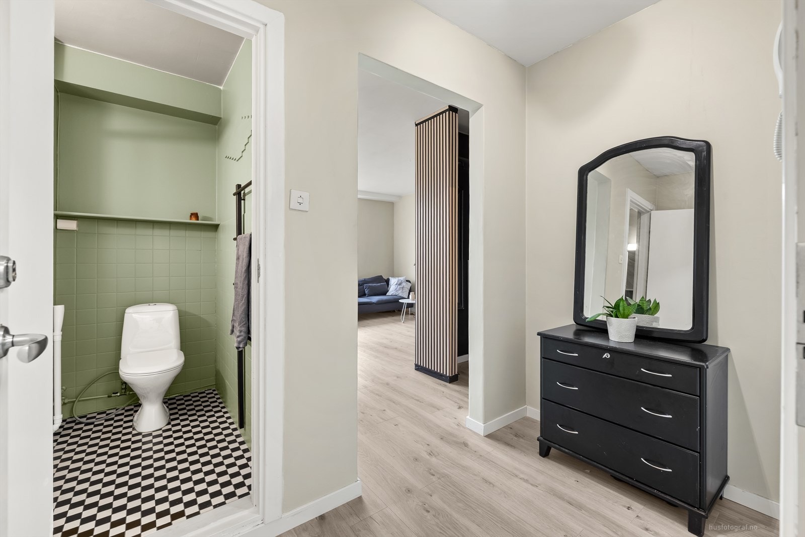 I tillegg medfølger en liten bod på 2 kvm i kjeller. Galleribilde