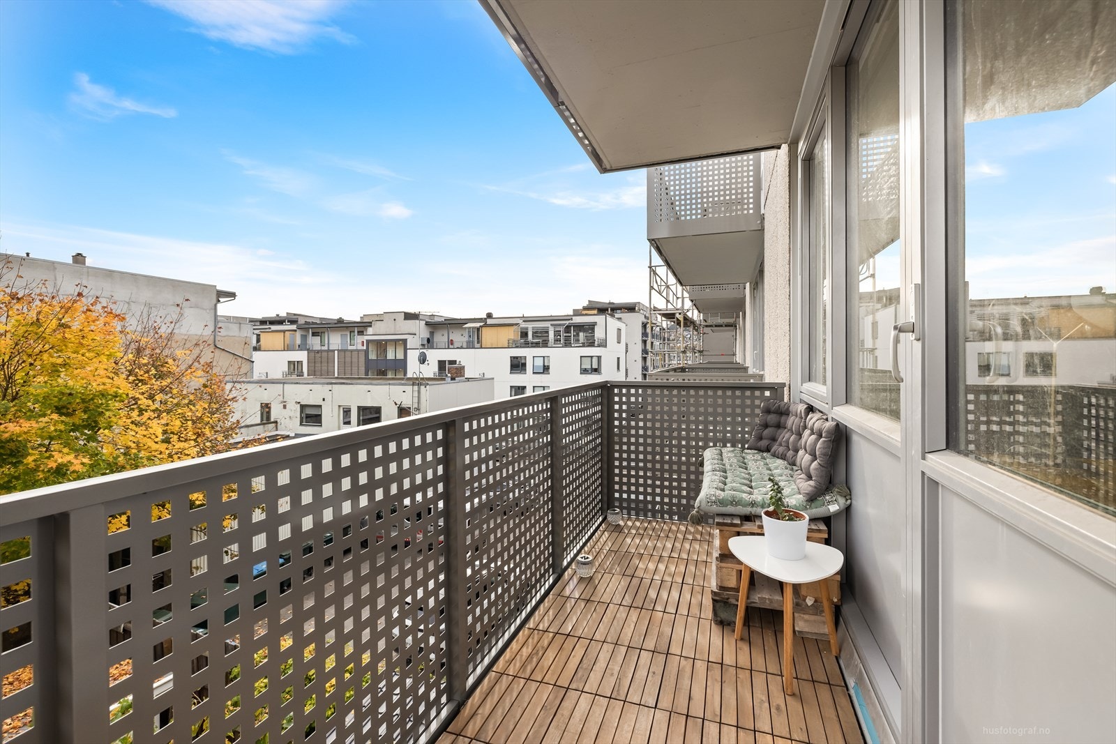 Meget sentral beliggenhet på Bragernes med kort gangavstand til CC kjøpesenter med et rikholdig utvalg av butikker, treningssenter, vinmonopol og apotek. Galleribilde