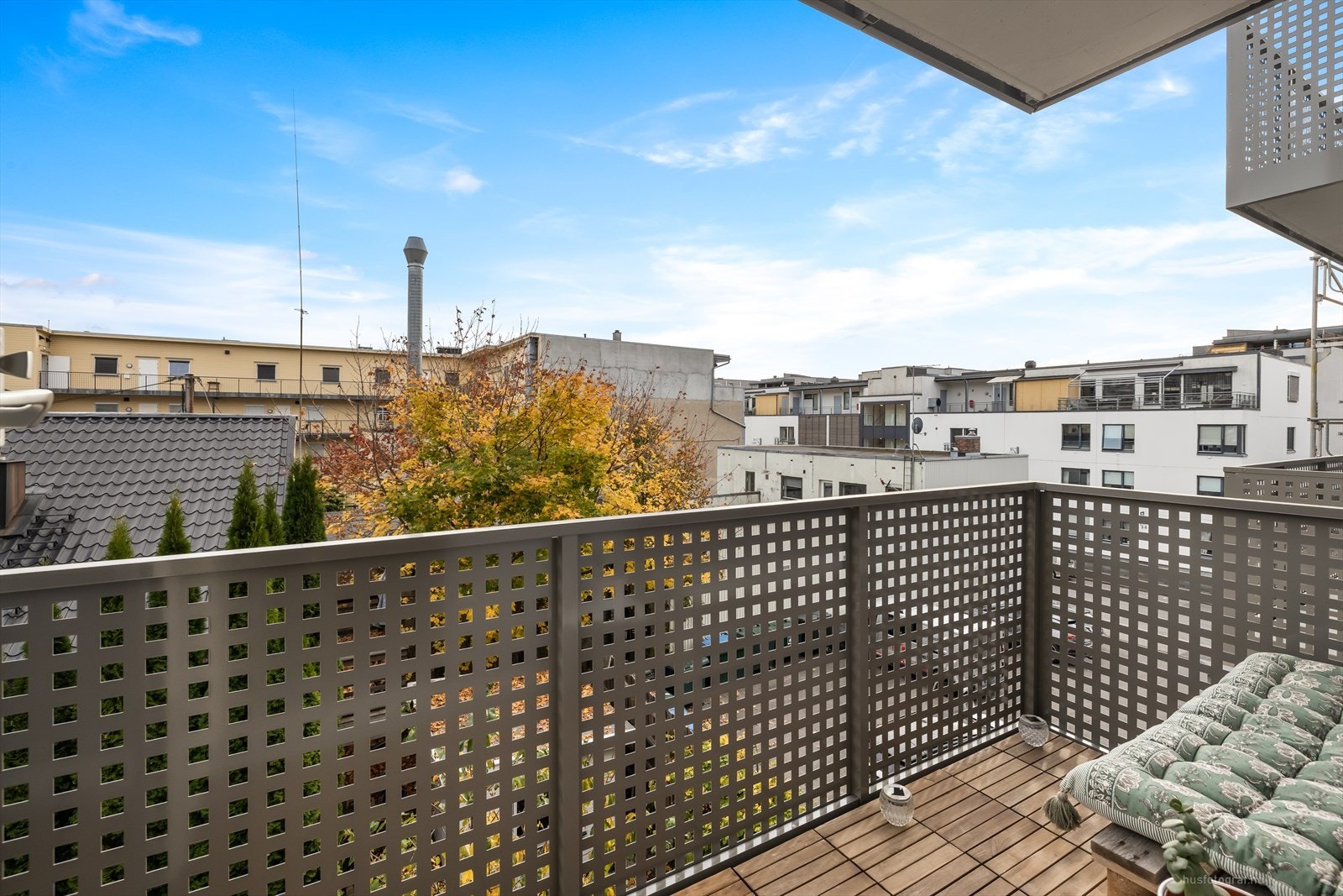 Her kan man sitte i le og nyte morgenkaffen. Galleribilde