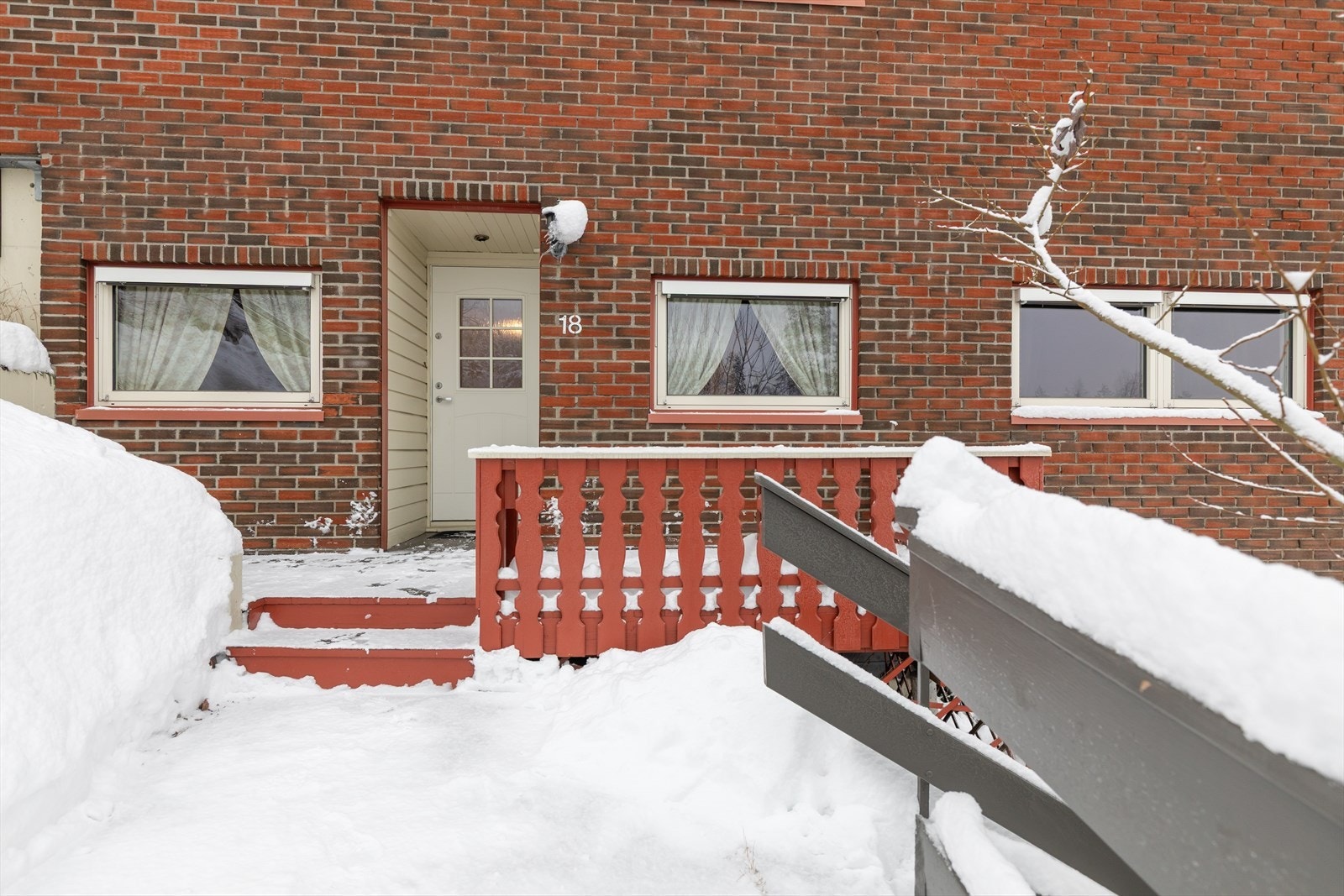 Inngangsparti med tilhørende terrasse Galleribilde