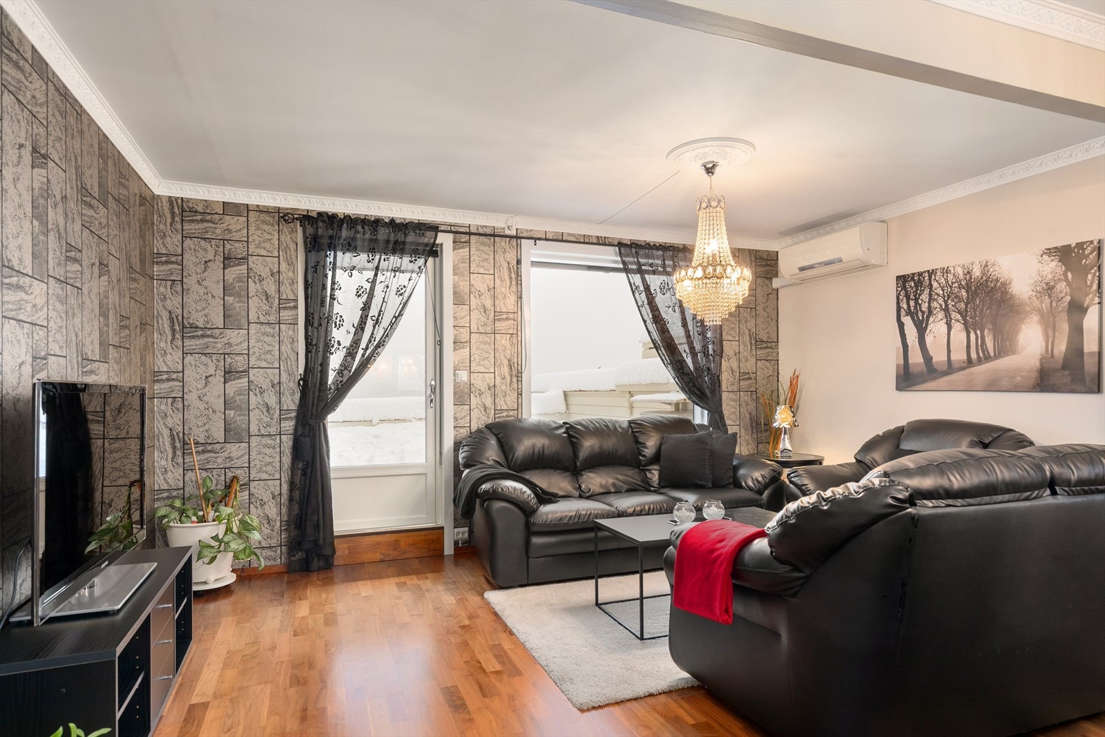 Adkomst til stor terrasse fra stuen Galleribilde