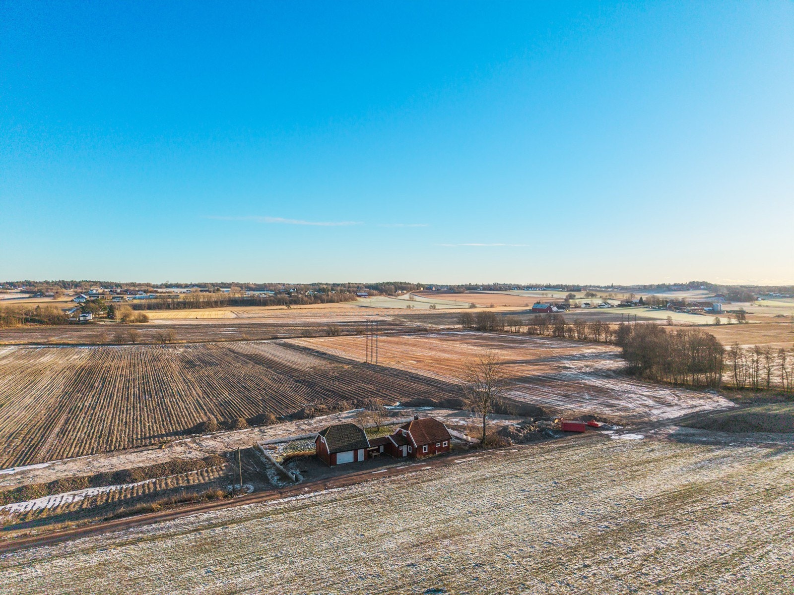 Det er kort vei til Eiktoppen med servicetilbud, gode bussforbindelser til Tønsberg sentrum samt nærhet til skoler på alle nivåer. Galleribilde