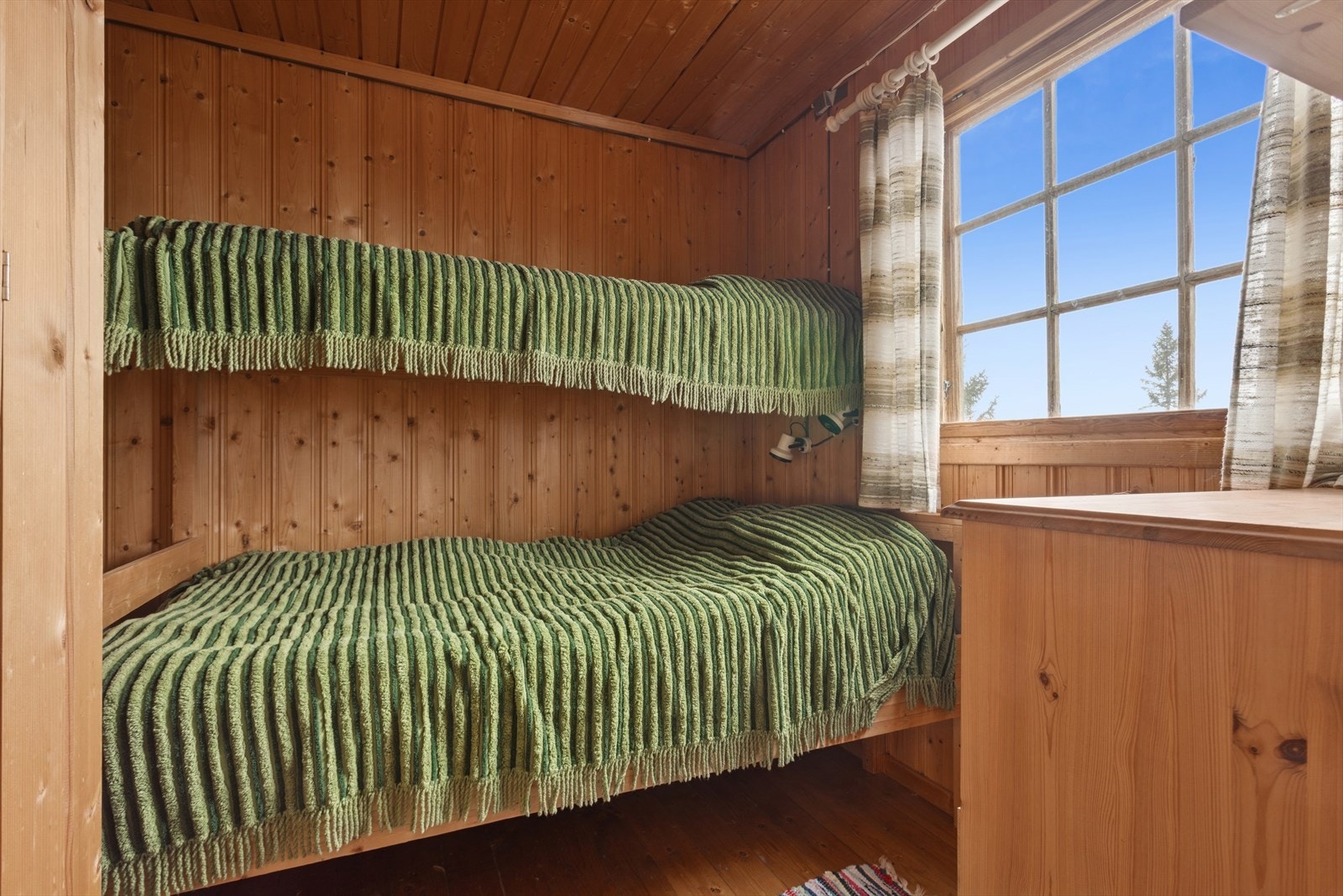 Soverom praktisk innredet med køyesenger. Galleribilde