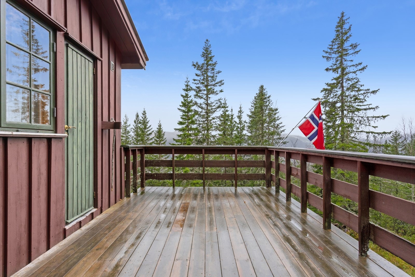 Romslig terrasse med utsikt Galleribilde