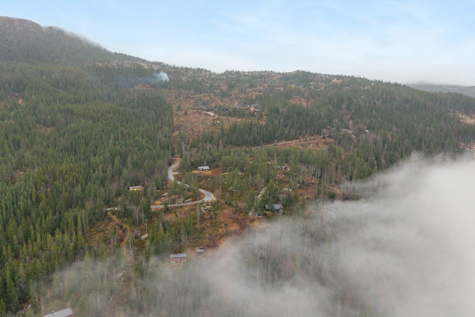 Fantastisk beliggenhet med vidstrakt utsikt over dal og fjell. Galleribilde