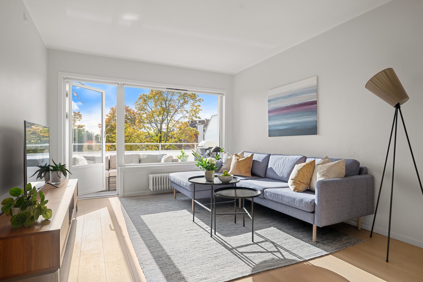 Her har du mulighet å sikre deg en romslig 3-roms leilighet med balkong med utsikt mot fjorden. Galleribilde