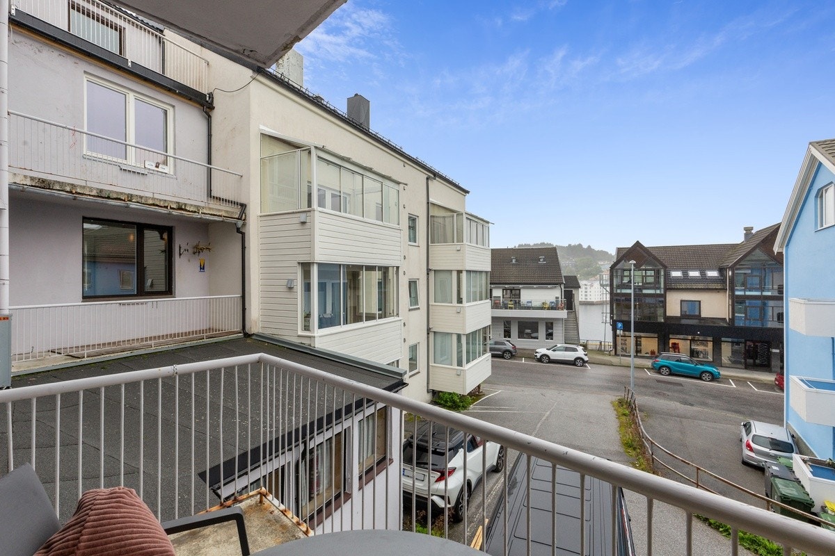 Leilighetens balkong - med ettermiddagssol Galleribilde