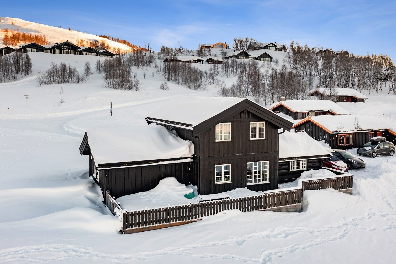 Hytta har en flott beliggenhet rett ut i Silkedalens løyper. Galleribilde