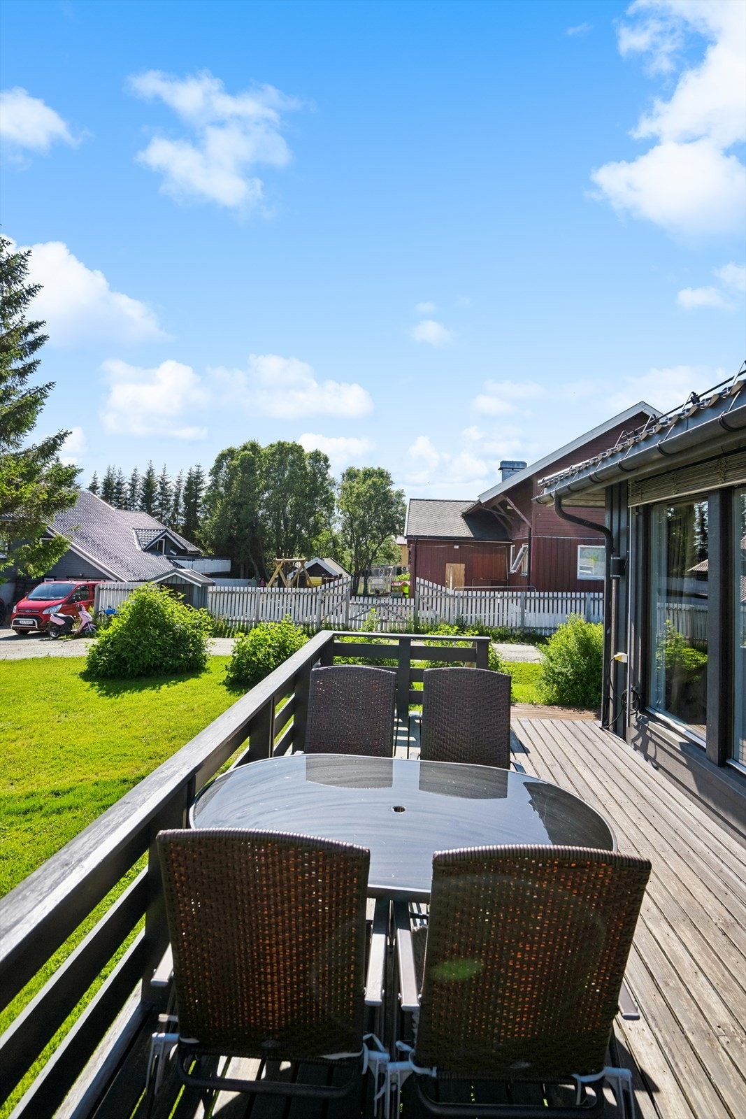 Romslig veranda med gode lys- og solforhold! Galleribilde