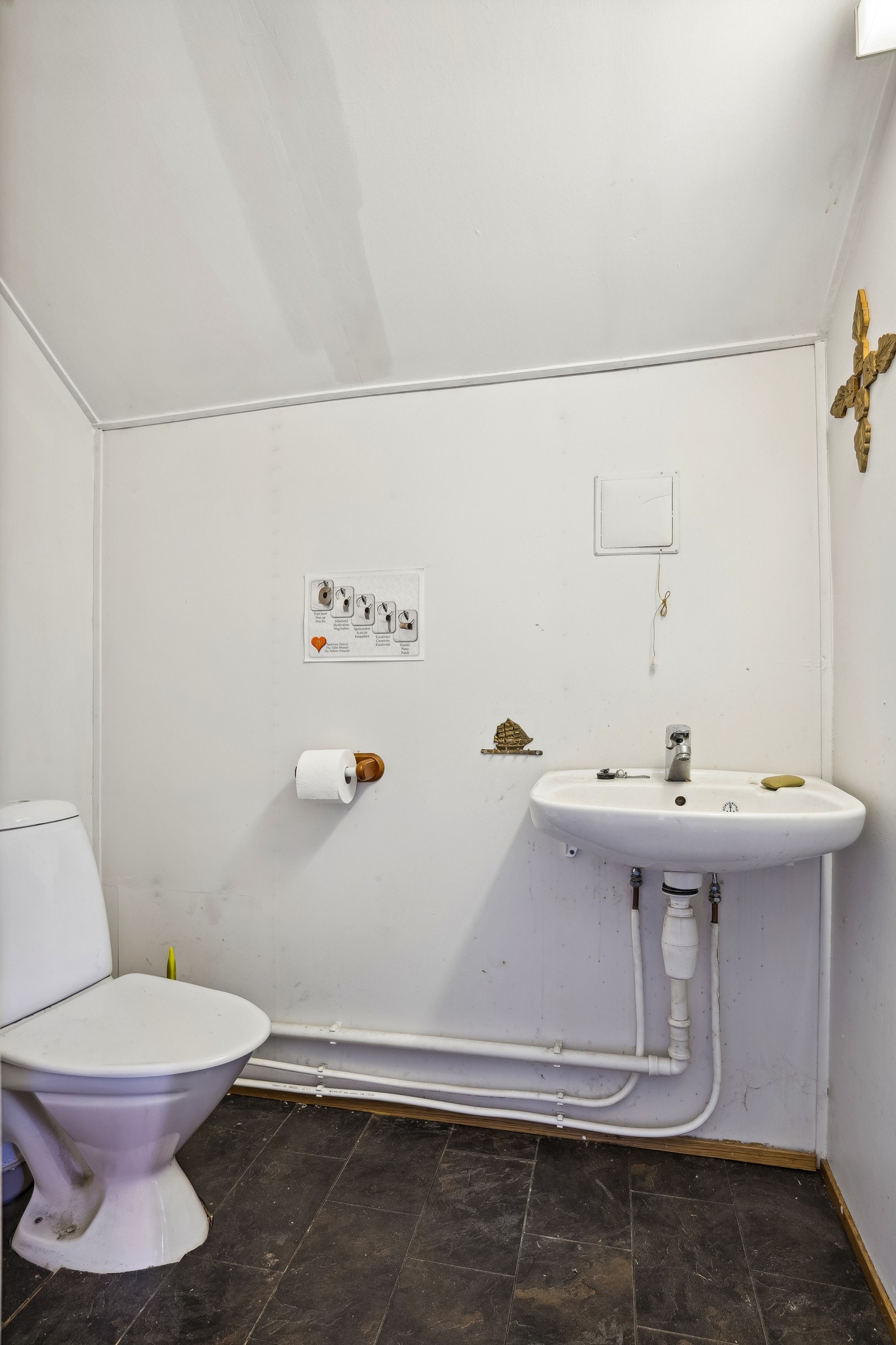 Det er til sammen 3 toalett i boligen. Galleribilde