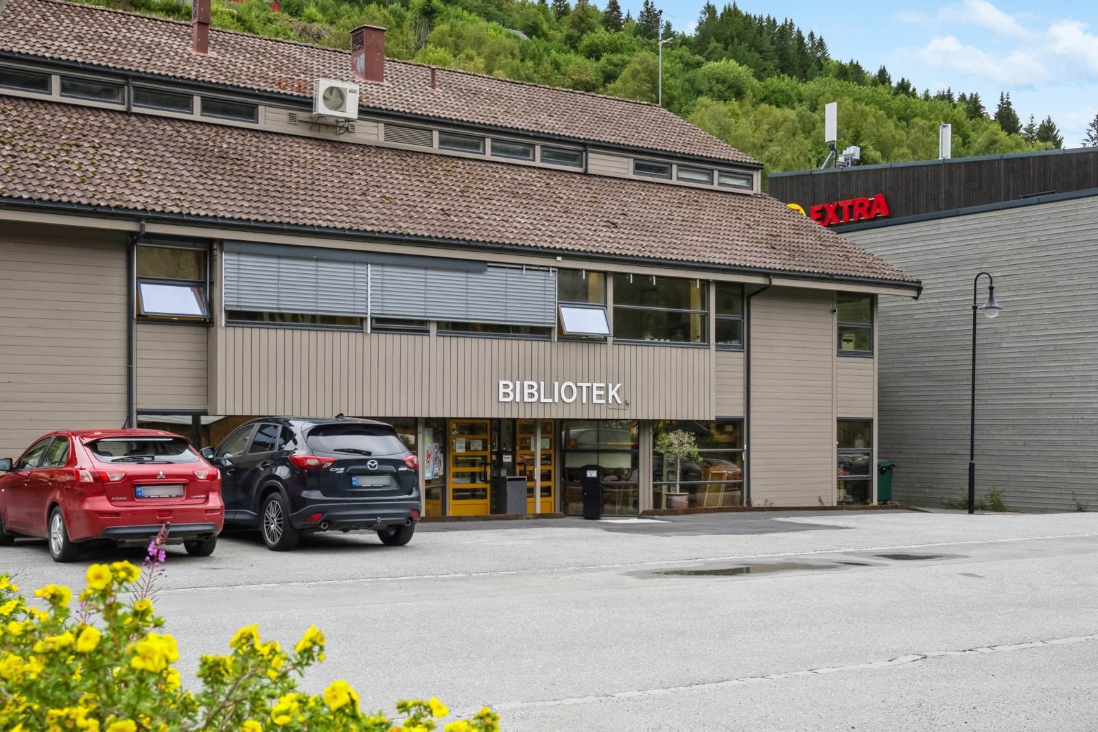 Fra boligen er det ca. 5 minutter unna med bil til sentrum av Løkken Verk. Galleribilde