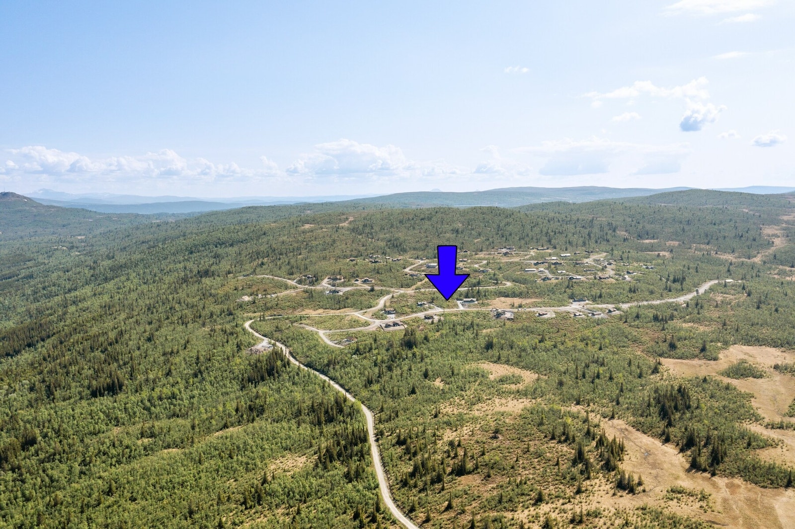 Hyttetomtene i Grindafjell ligger øverst i Valdres, der mild østlandsnatur møter Jotunheimen, midt i hjertet av Sør Norge, og midt mellom Oslo og Bergen, 900 moh. Galleribilde