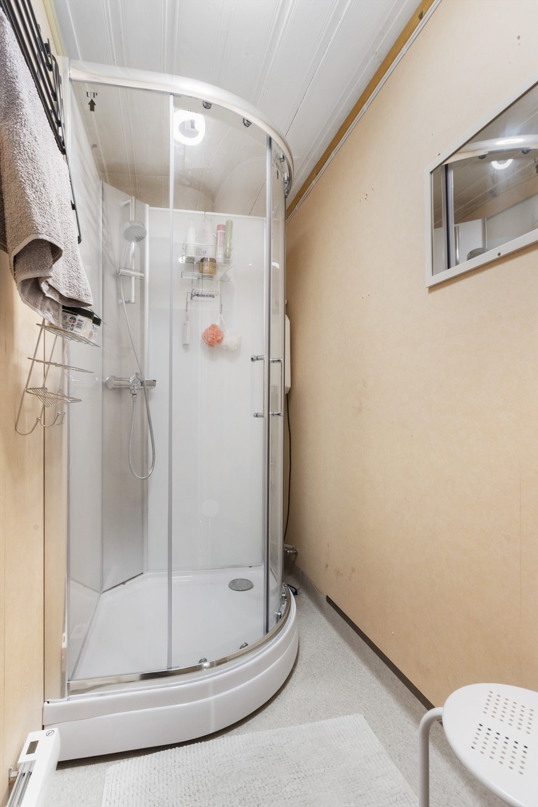 Lyst bad med dusjkabinett. Galleribilde