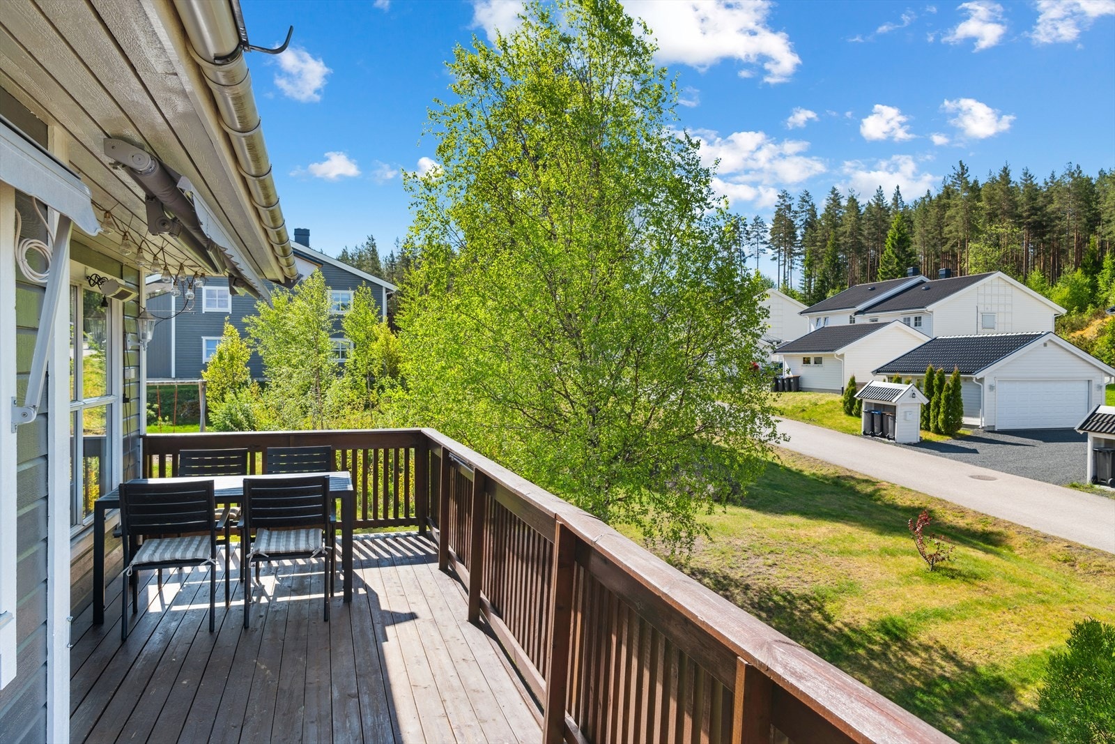 På uteplassen kan du nyte gode solværsdager og det er plass til utemøblement. Galleribilde