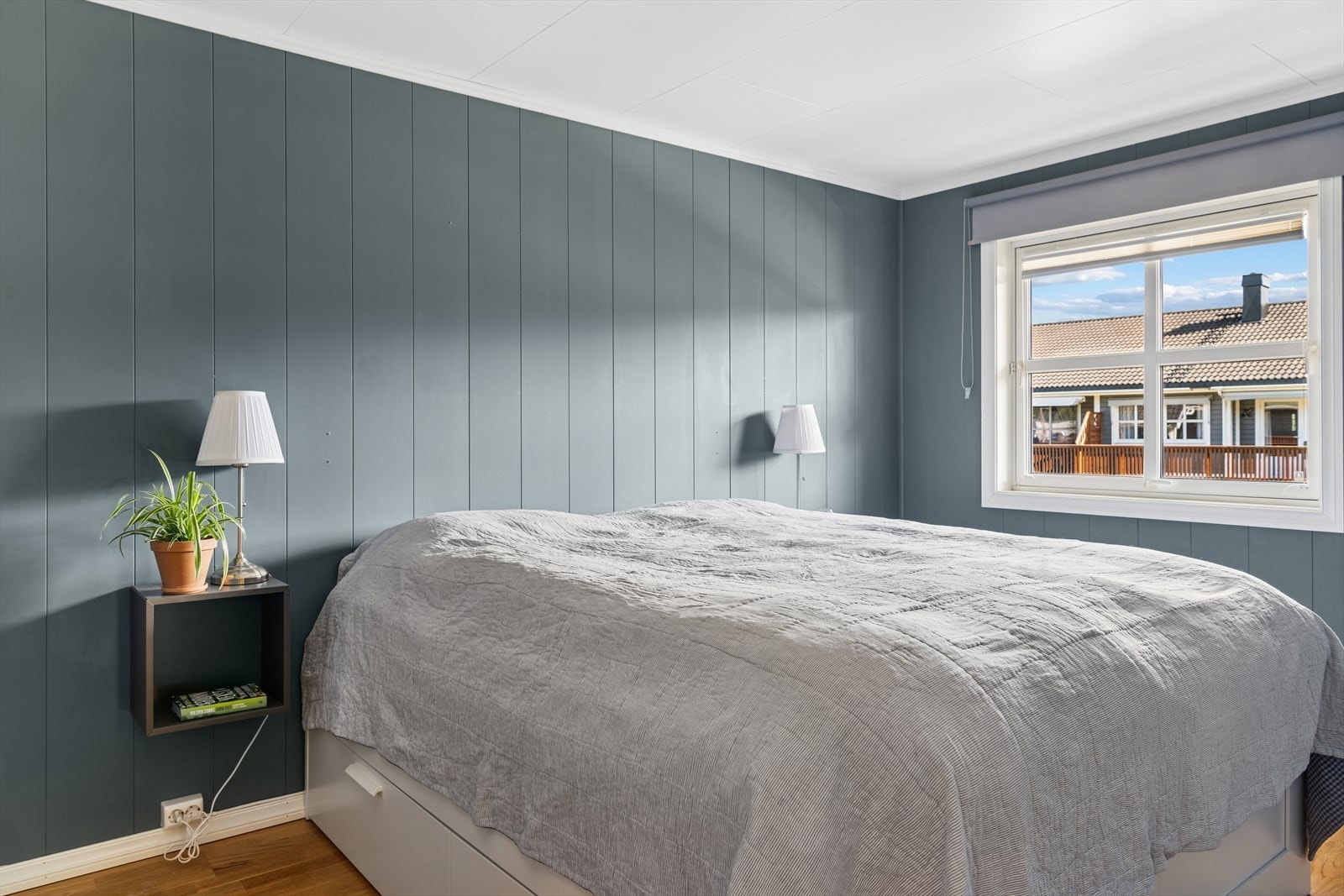 Leiligheten har to soverom malt i tidsriktige farger. Galleribilde