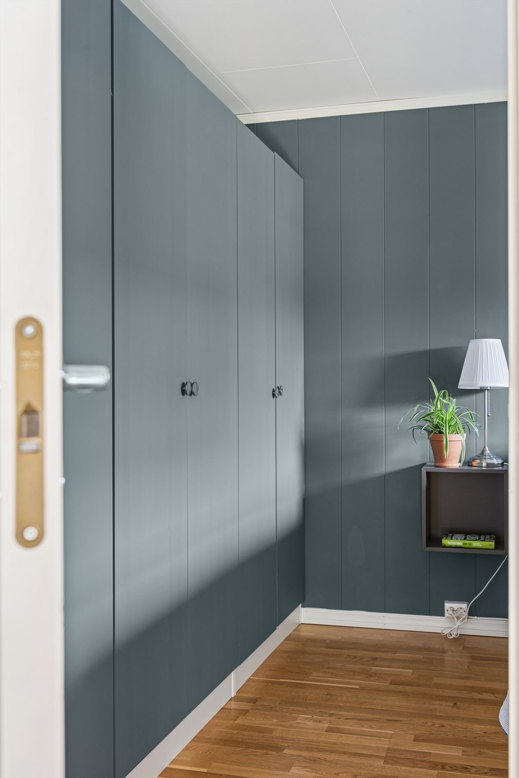 Hovedsoverommet har en stor garderobeløsning. Galleribilde