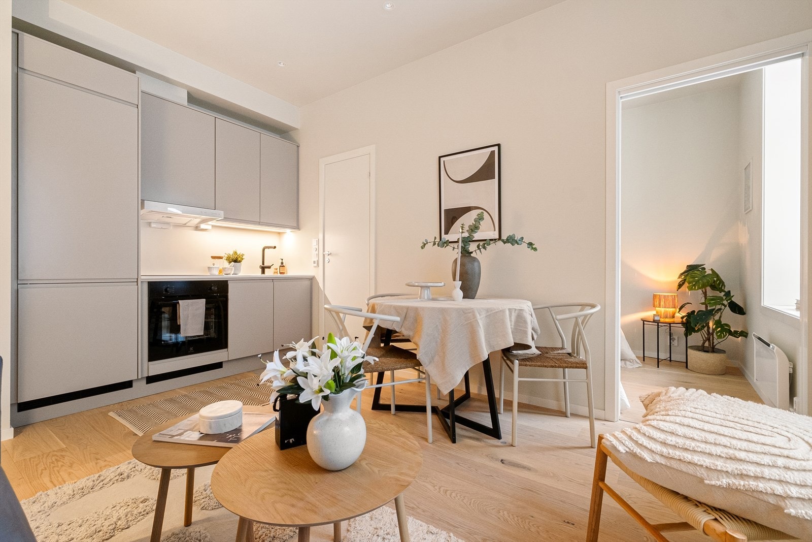 En lys og rålekker 2-roms andelsleilighet med sentral og attraktiv beliggenhet ved populære Alexander Kiellands plass. Galleribilde