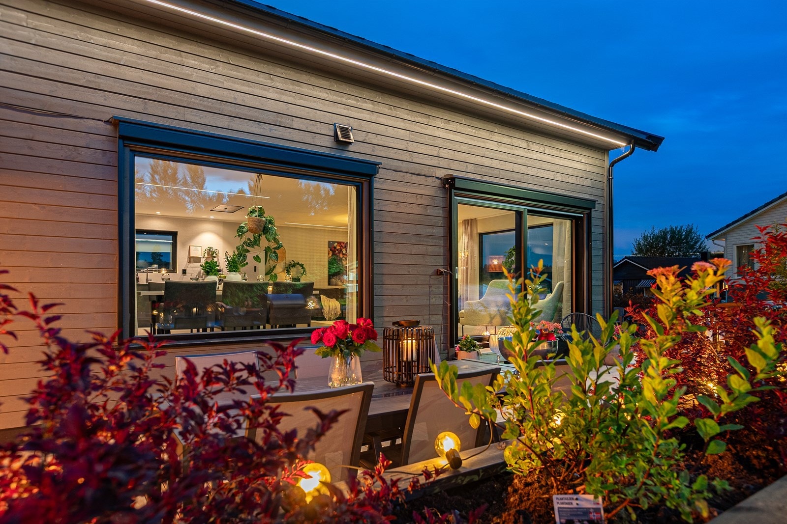 God belysning på boligen med leddstriper. Galleribilde