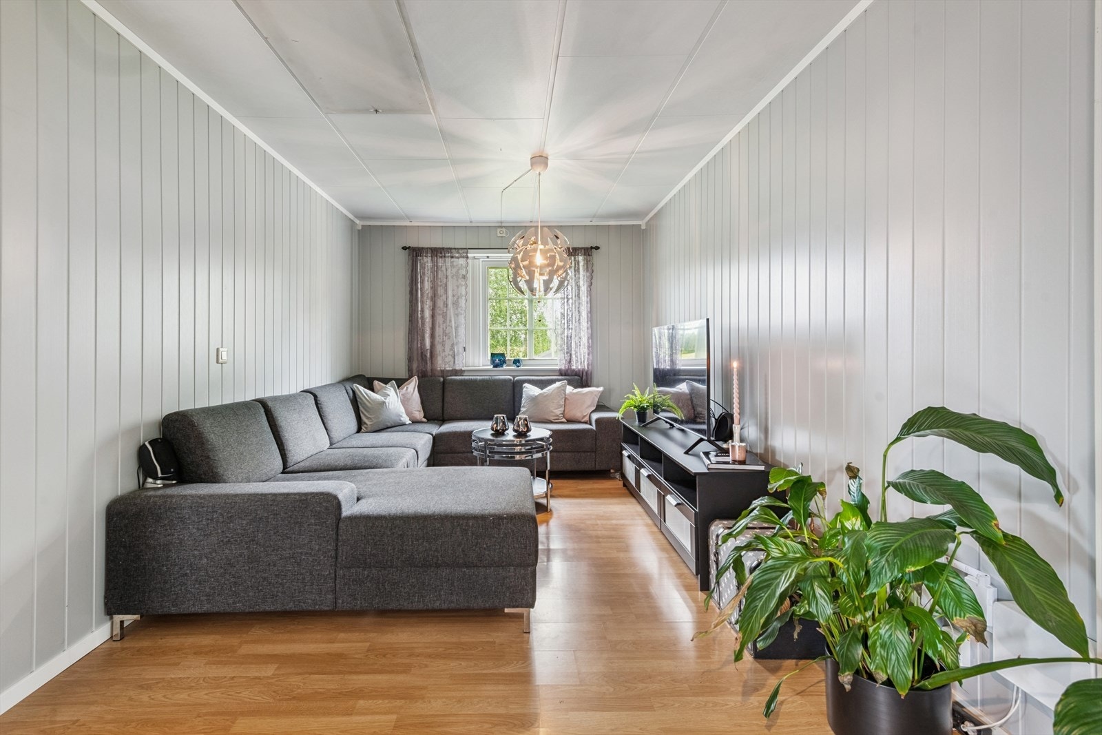 i stuen er det god plass til sofamøblement og TV-bord. Galleribilde