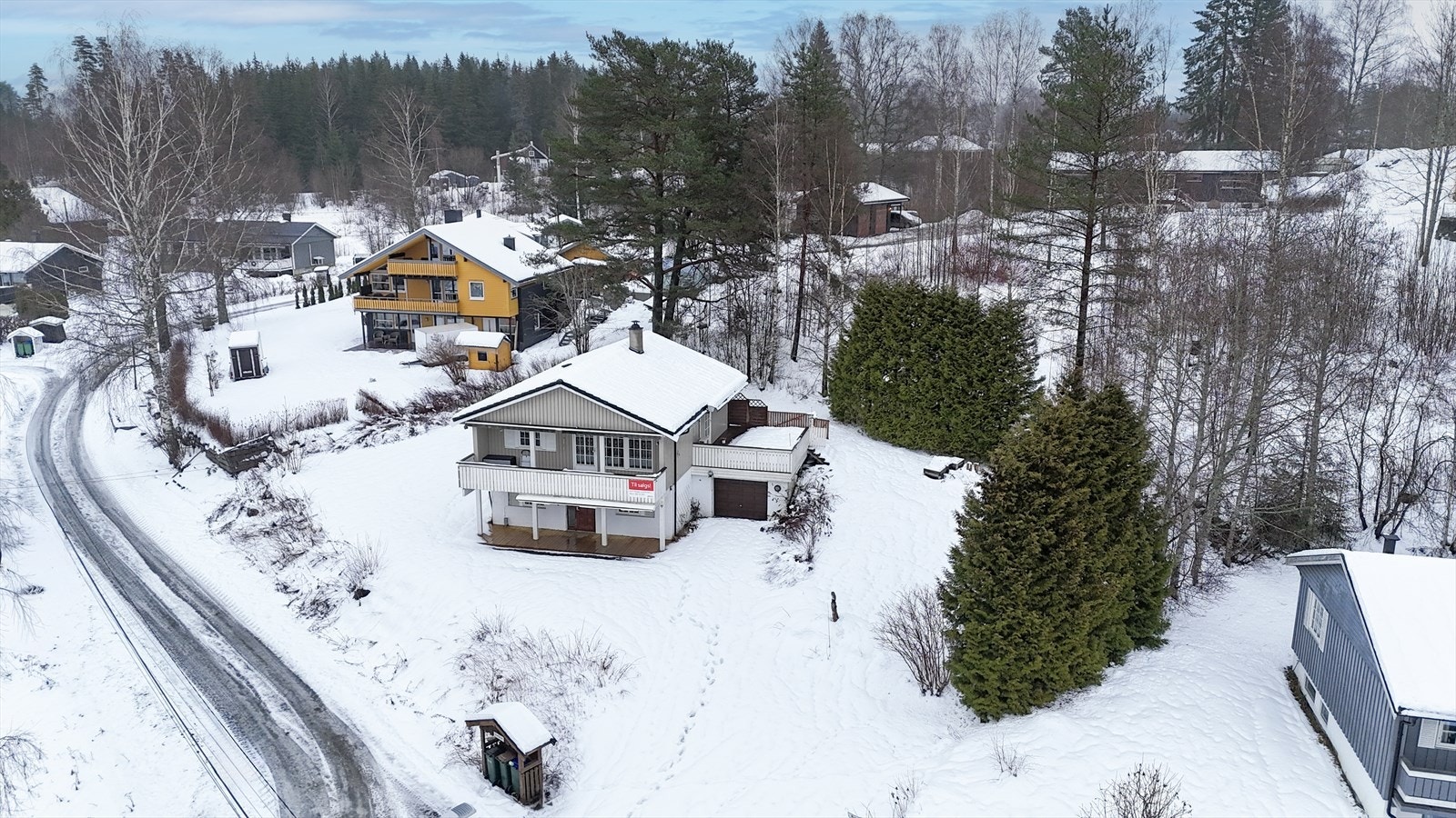 Solrik tomt i ett barnevennlig bomiljø Galleribilde