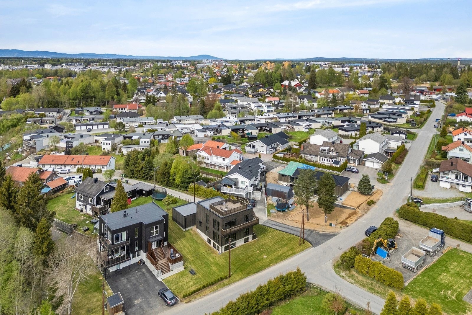 Kort vei til avkjøringen til E6, Jessheim sentrum og marka. Galleribilde