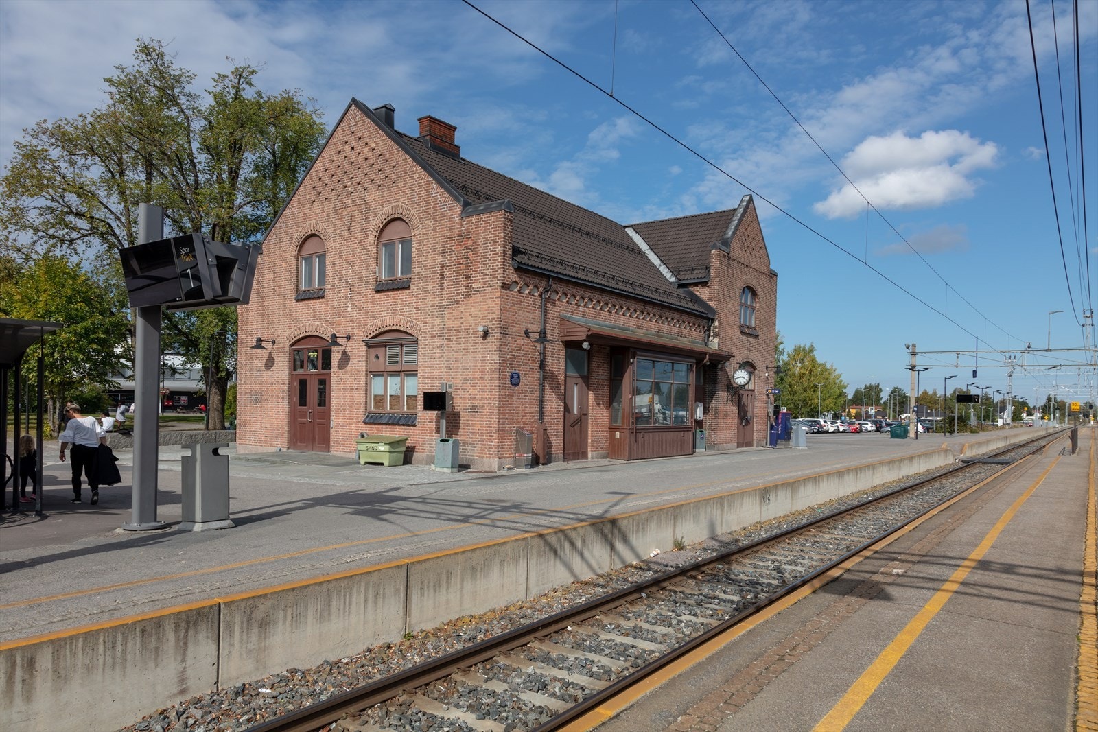 Fra eiendommen er det gåavstand til bussholdeplass og Jessheim stasjon. Galleribilde