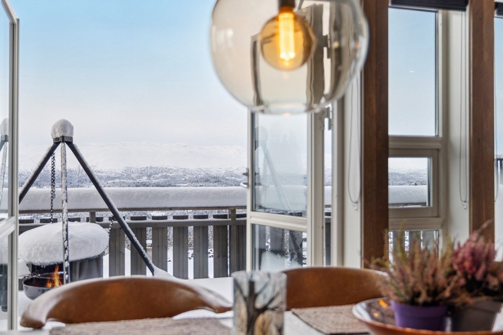 Jeanette A Eriksrød i DNB Eiendom har gleden av å presentere denne lekre hytta i Holtarvegen 274 - Velkommen til visning. Hytta må oppleve!s Galleribilde