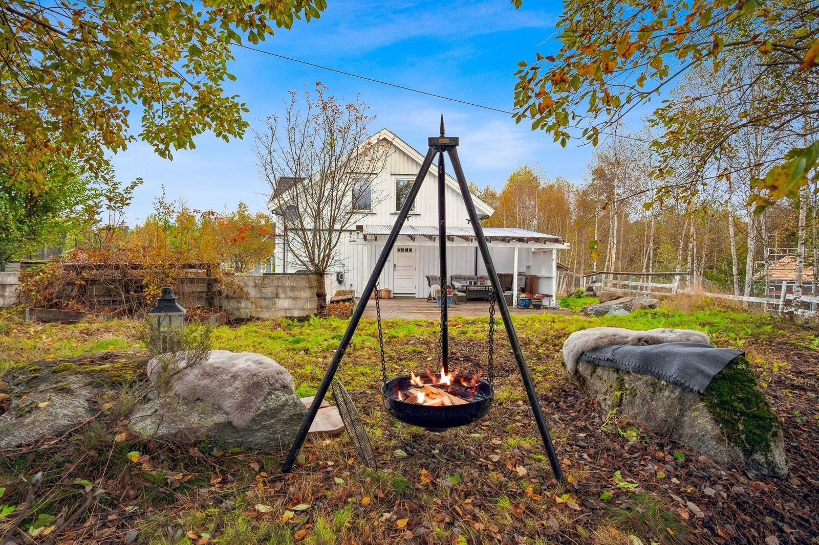 I hagen kan du lage en hyggelig bålpanneplass. Galleribilde