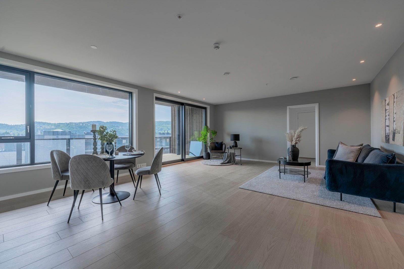 Dette er et svært gjennomført 3-roms leilighet med lekre løsninger og materialvalg både utvendig og innvendig. Galleribilde