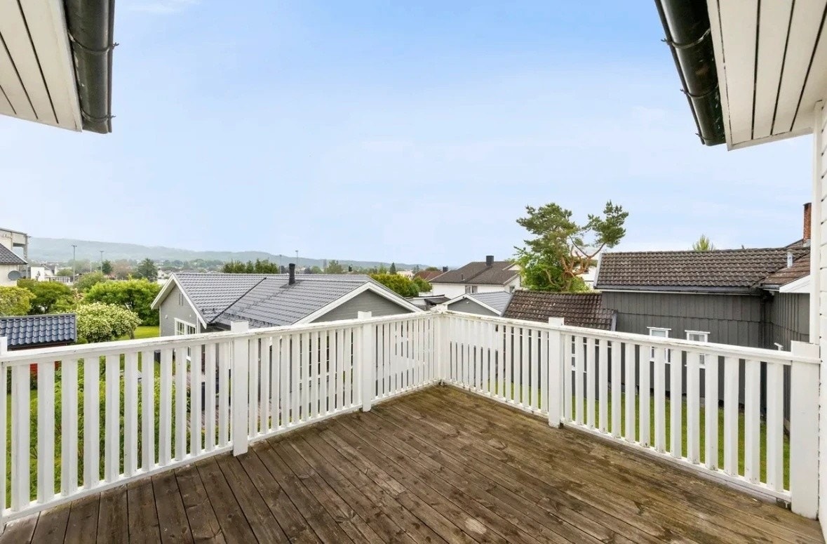 Terrasse tilhørende soverom 3 Galleribilde