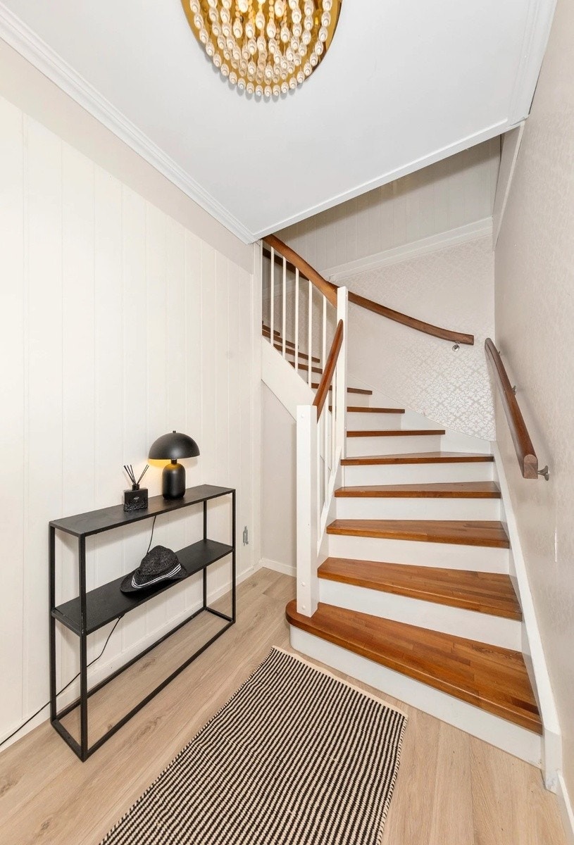 Inngang og trapp til 2 etasje Galleribilde