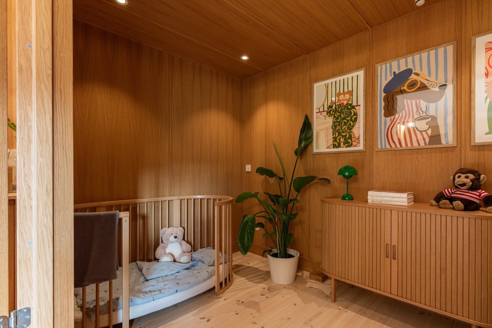 Dette rommet kan også fungere utmerket som kontor og/eller gjesterom, eller bare om du ønsker en fin lesekrok i forlengelse av spisestuen. Galleribilde