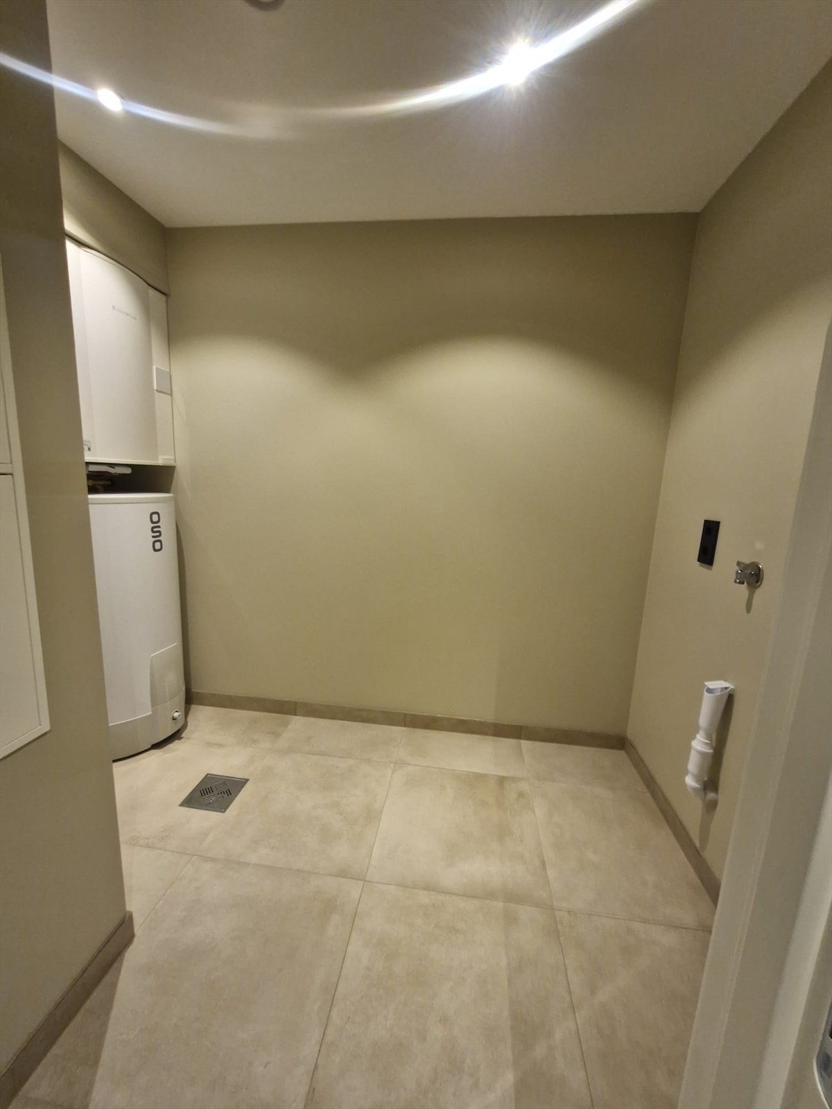 Vaskerom / Teknisk rom. Bilde fra tilsvarende og likt prosjekt som er oppført i Høvåg. Her vises en kundetilpasset og oppgradert levereranse. Galleribilde